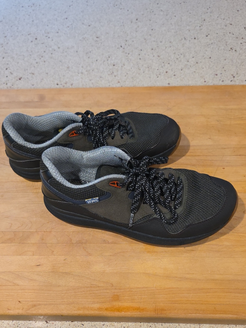 Men's Black and Gray Everyday Lace-Up Sneakers